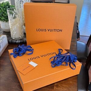 Louis Vuitton Orange Boxes with blank card White Envelope